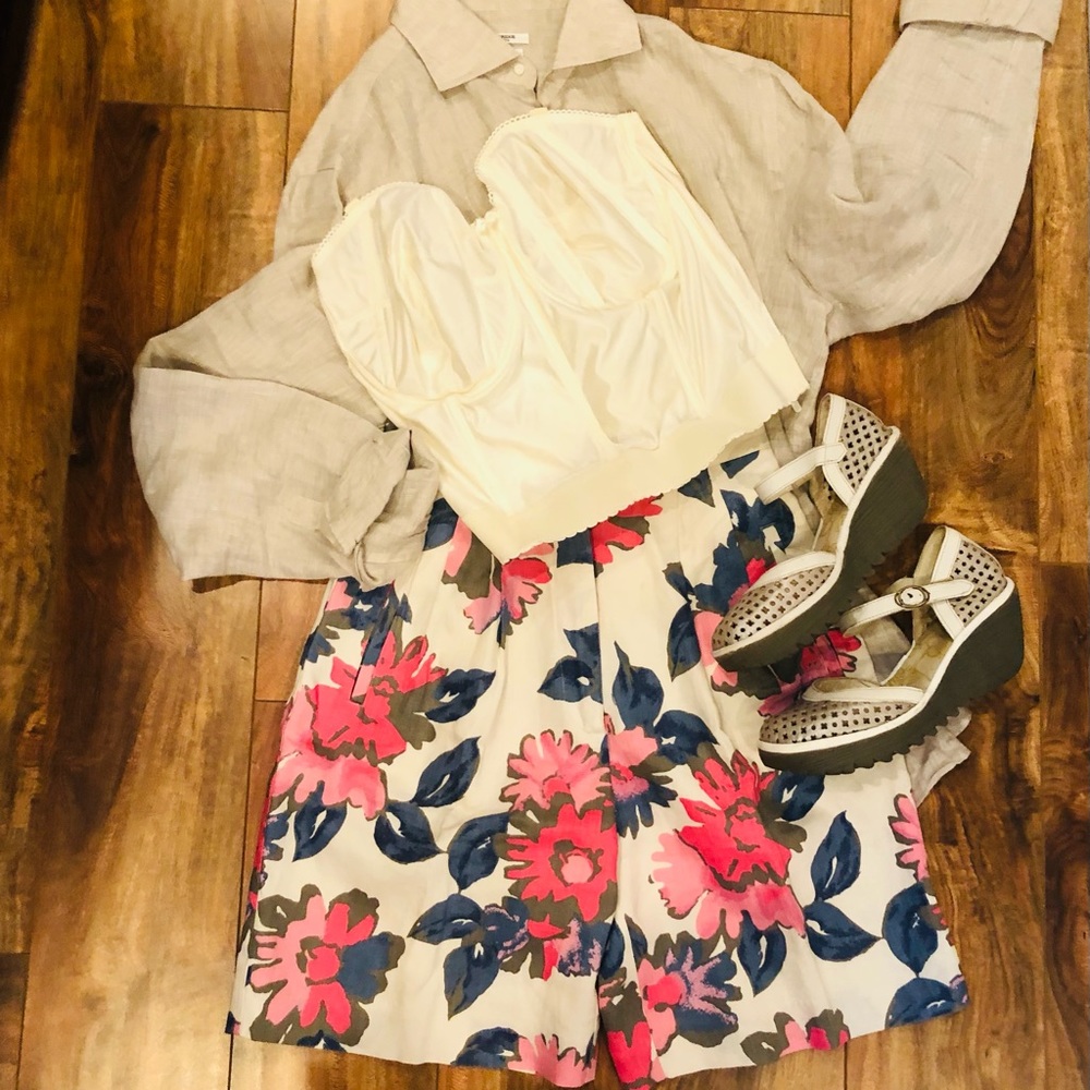 Collection Point of View floral linen shorts sz 4  (B07)